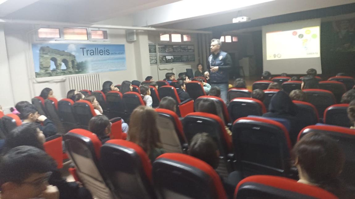 Öğrencilerimize siber suçlar hakkında seminer verildi
